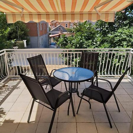 Apartmani Ana Tribalj Eksteriør billede