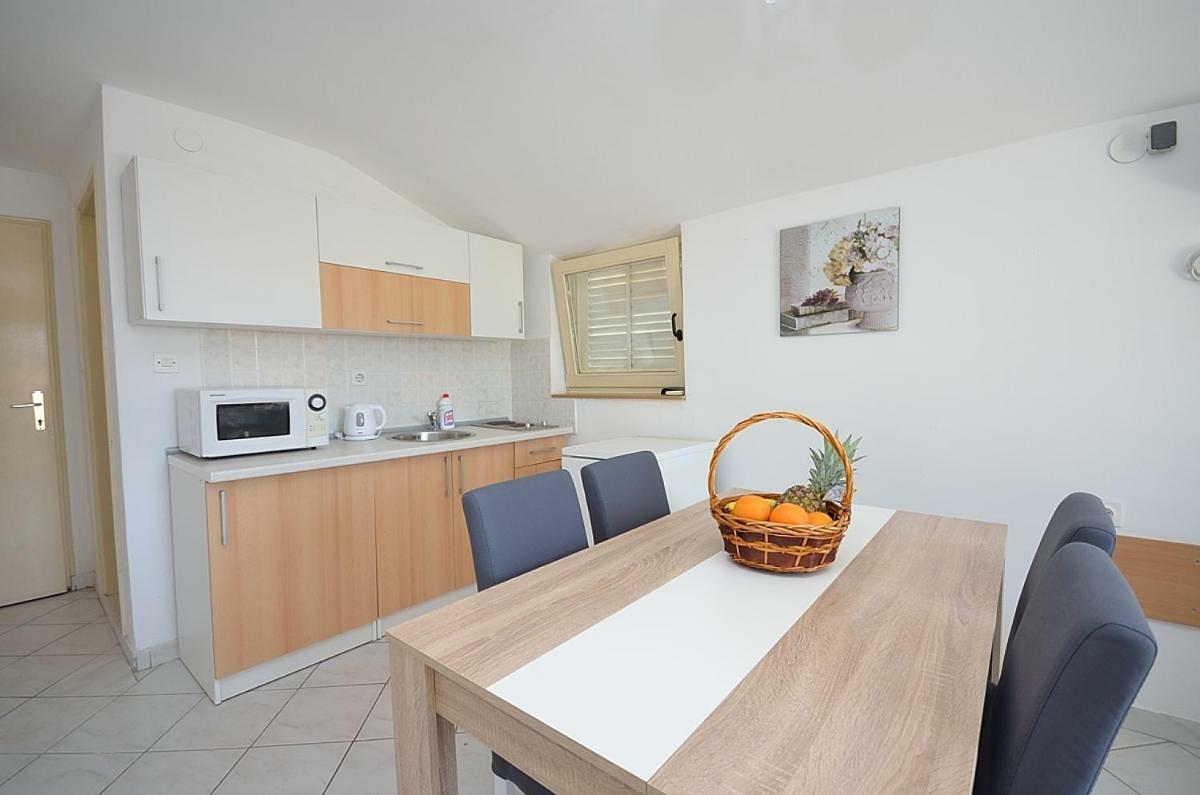Apartmani Ana Tribalj Eksteriør billede