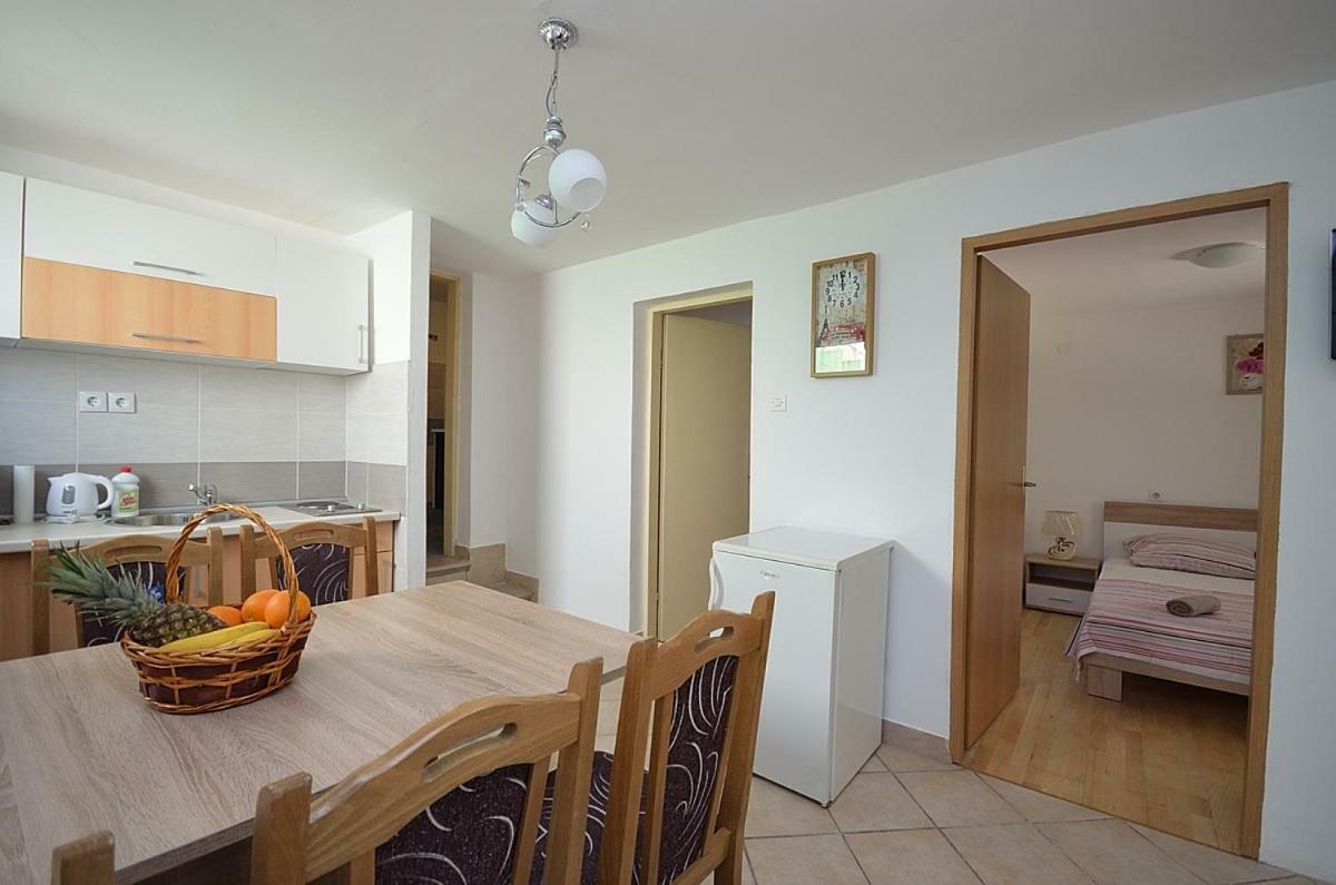 Apartmani Ana Tribalj Eksteriør billede